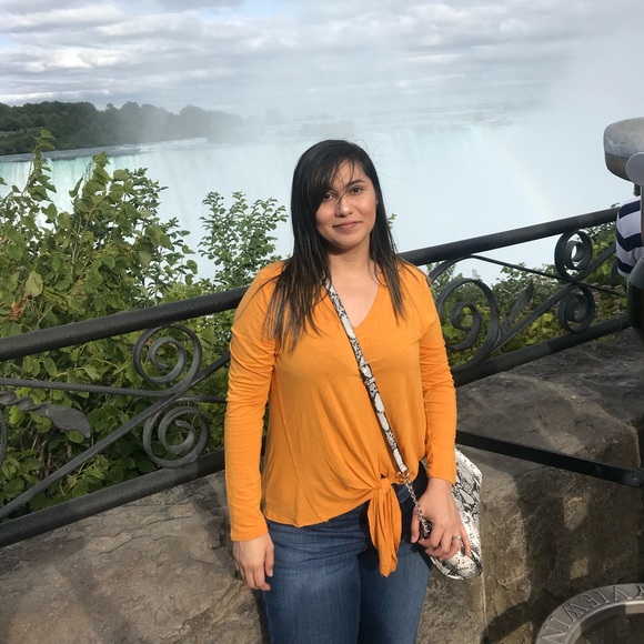 Meet your Posher, Yesenia - Picture 1 of 1